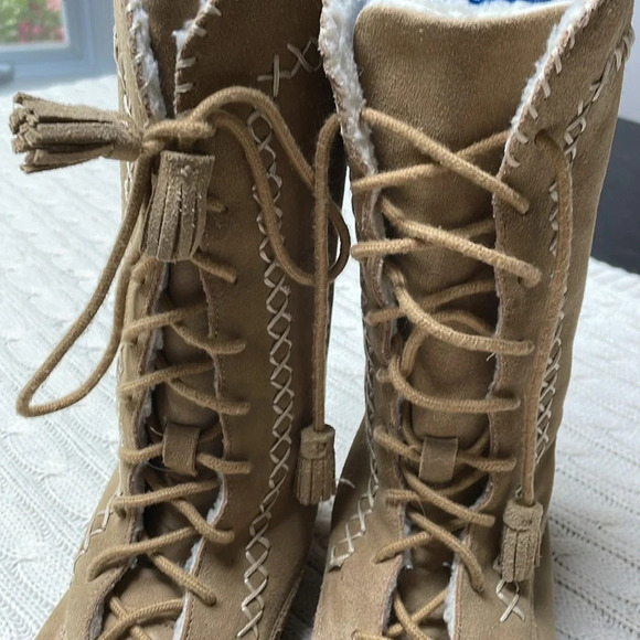 Lands’ End Sz 5 suede moccasin boots. Laces Sherpa lining. 11” tall “x” detail - Picture 3 of 13